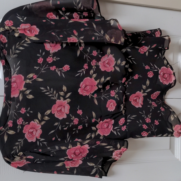 Dynamite Flower Blouse in XS - Picture 5 of 7